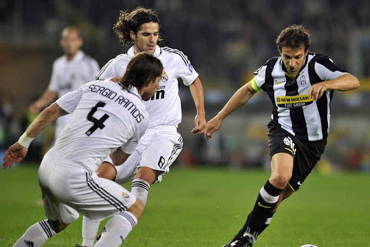 Juventus forward Alessandro Del Piero (R