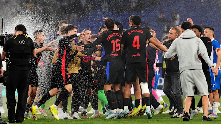 Barças Meisterparty musste schnell in die Kabine verlegt werden Barças Meisterparty musste schnell in die Kabine verlegt werden
