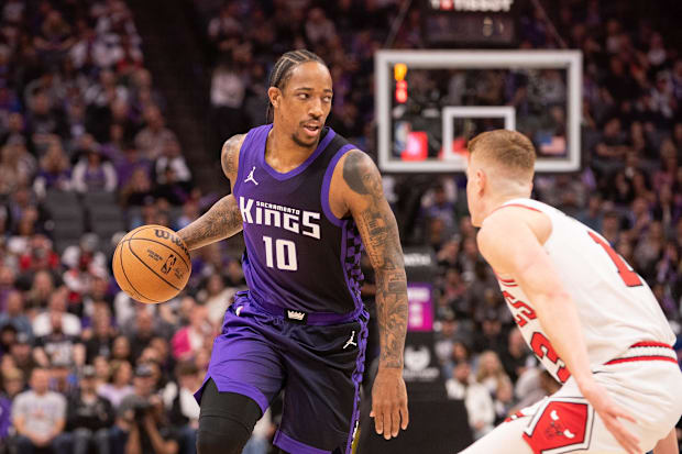 Sacramento Kings forward DeMar DeRozan (10) controls the ball against Chicago Bulls guard Kevin Huerter (13