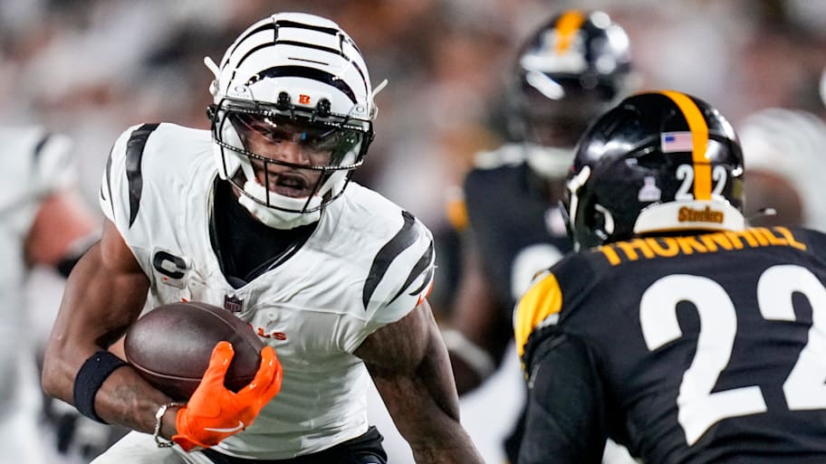 Cincinnati Bengals wide receiver Ja’Marr Chase (1) runs with a catch