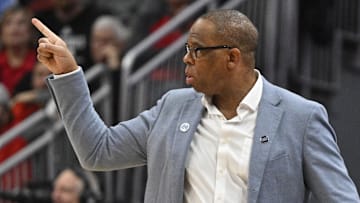 Jan 1, 2025; Louisville, Kentucky, USA;  North Carolina Tar Heels head coach Hubert Davis gives instruction during the second half against the Louisville Cardinals at KFC Yum! Center. Mandatory Credit: Jamie Rhodes-Imagn Images