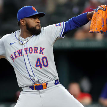 Jun 18, 2024; Arlington, Texas, USA; New York Mets pitcher Luis Severino (40) throws a pitch in the first inning against the Texas Rangers at Globe Life Field.