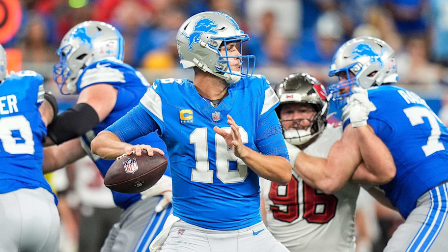 Detroit Lions quarterback Jared Goff (16) looks to pass against Tampa Bay Buccaneers at Ford Field | Junfu Han / USA TODAY NETWORK via Imagn Images