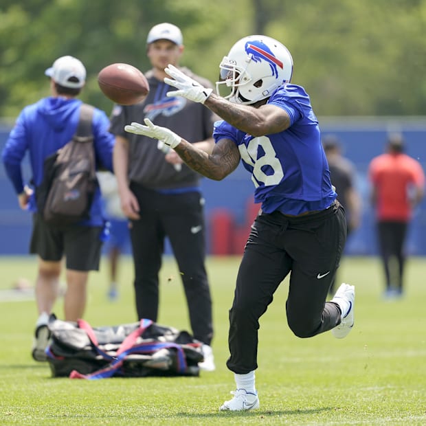 Elijah Moore (18) makes a catch