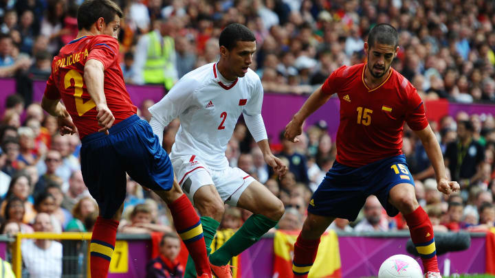 Spain's defender Cesar Azpilicueta (L) a