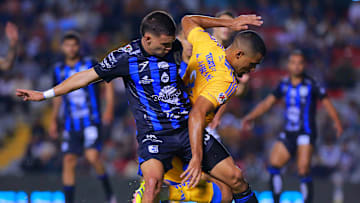 Sebastián Hernández de Querétaro y el brasileño Joaquim Pereira de Tigres durante el Apertura 2024