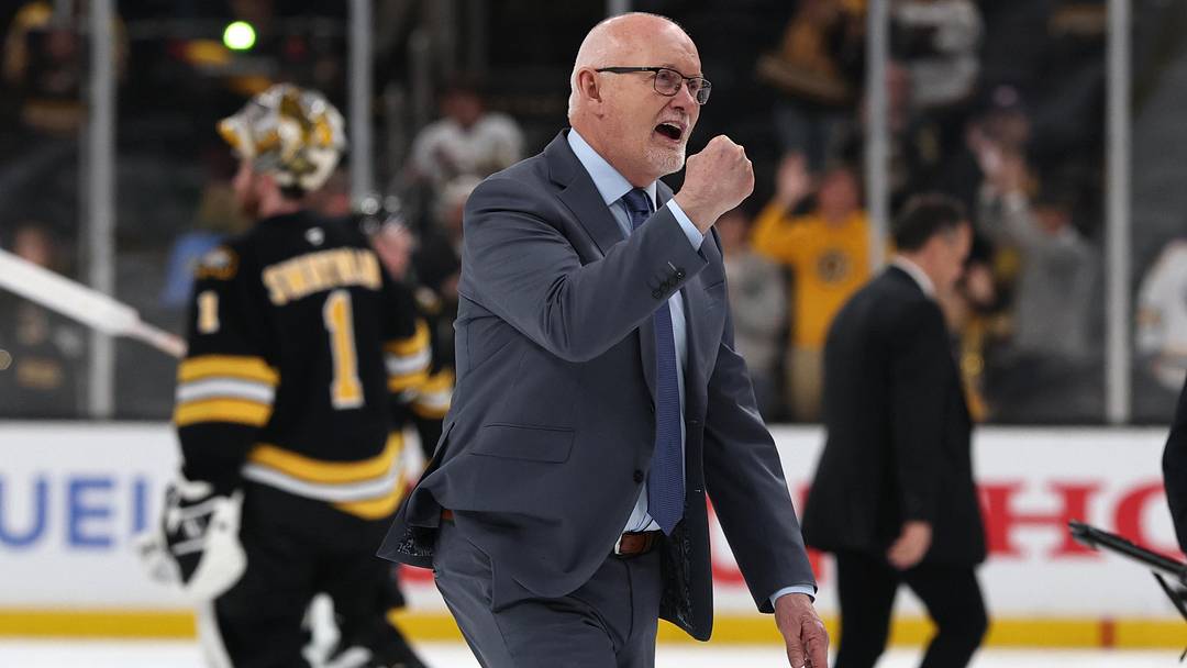 Buffalo Sabres head coach Lindy Ruff