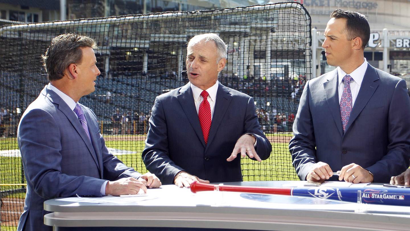 ESPN最近のオプトアウトにもかかわらず、MLBの権利の3人の入札者の1人、Rob Manfredは確認します