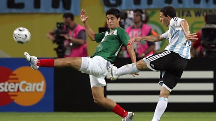 Argentinian midfielder Maxi Rodriguez vo