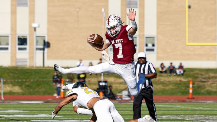 De Smet 2025 quarterback Dillon Duff