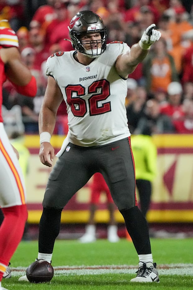 Tampa Bay Buccaneers center Graham Barton gestures at the line of scrimmage against the Kansas City Chiefs