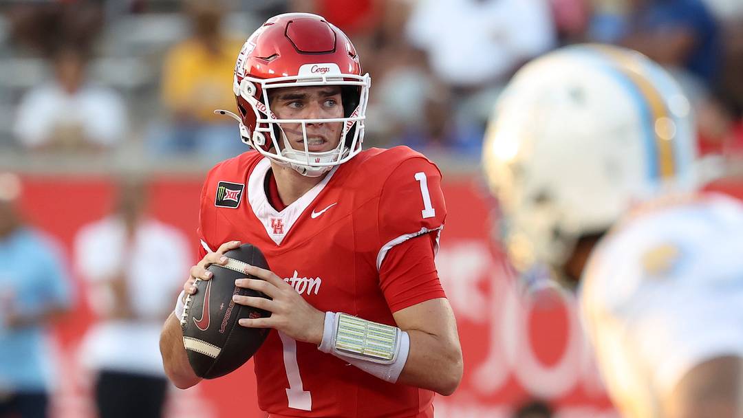 Sep 12, 2026; Houston, Texas, USA; Houston Cougars quarterback Conner Weigman (1) looks for an open receiver during the second quarter against the Southern University Jaguars at TDECU Stadium. Mandatory Credit: Troy Taormina-Imagn Images Sep 12, 2026; Houston, Texas, USA; Houston Cougars quarterback Conner Weigman (1) looks for an open receiver during the second quarter against the Southern University Jaguars at TDECU Stadium. Mandatory Credit: Troy Taormina-Imagn Images