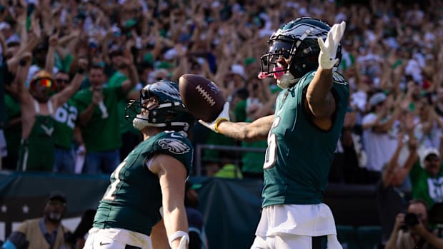 devonta-smith-eagles-celebrate-touchdown