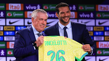 Carlo Ancelotti (l.) hat seinen ersten Selecao-Kader nominiert