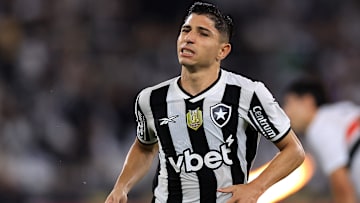 Savarino é um dos desfalques do Botafogo contra o Mirassol