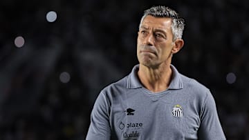 Pedro Caixinha vive semana decisiva por permanência no Santos 