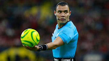 Marco Antonio Ortiz Nava es árbitro FIFA y debutó profesionalmente en el 2004