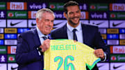 Ancelotti recebeu presente do presidente da CBF, Samir Xaud