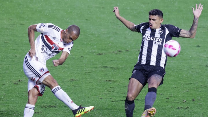Botafogo vence São Paulo com penalidade marcada nos minutos finais