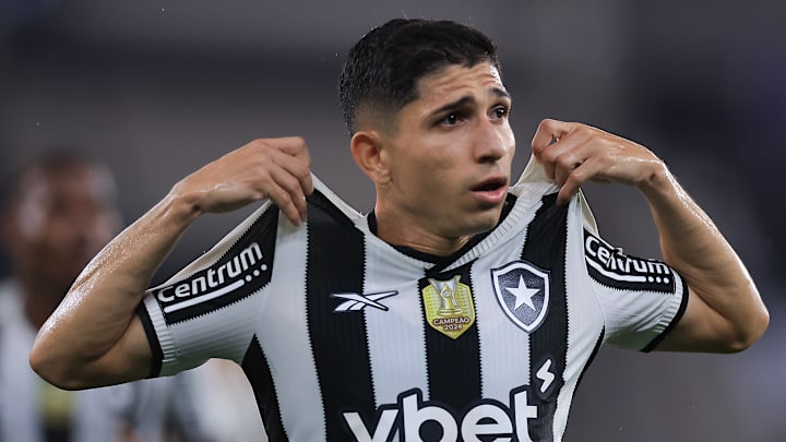 Savarino é o principal pilar do meio-campo do Botafogo Savarino é o principal pilar do meio-campo do Botafogo