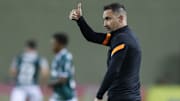Vítor Pereira busca uma vitória inédita contra seu compatriota 