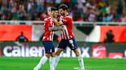 Los jugadores Víctor Guzmán y Antonio Briseño.