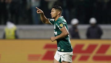 Rony veste a camisa 10 e é o artilheiro do Verdão na temporada