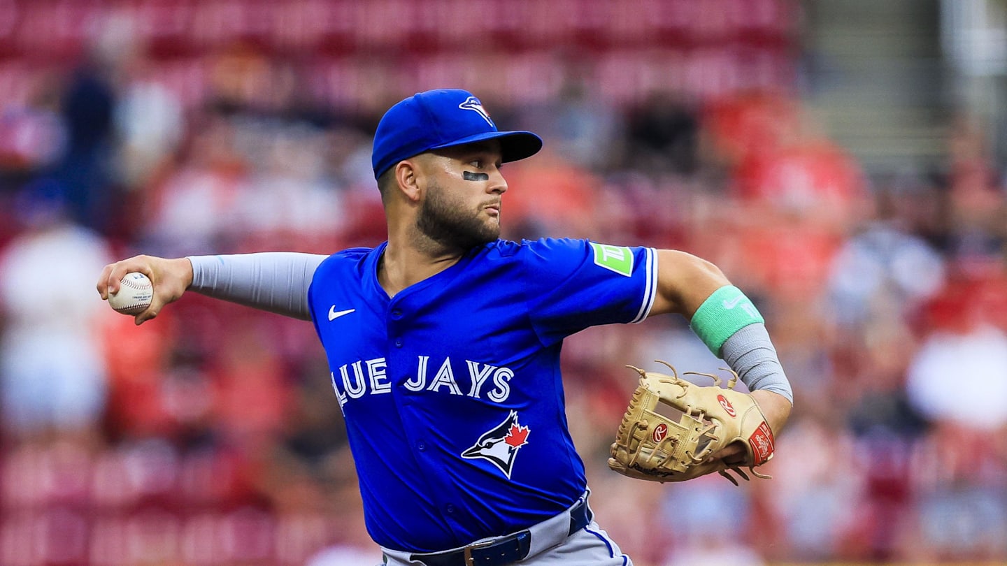 Blue Jays SS Bichette Eyes ALDS Return After Knee Sprain