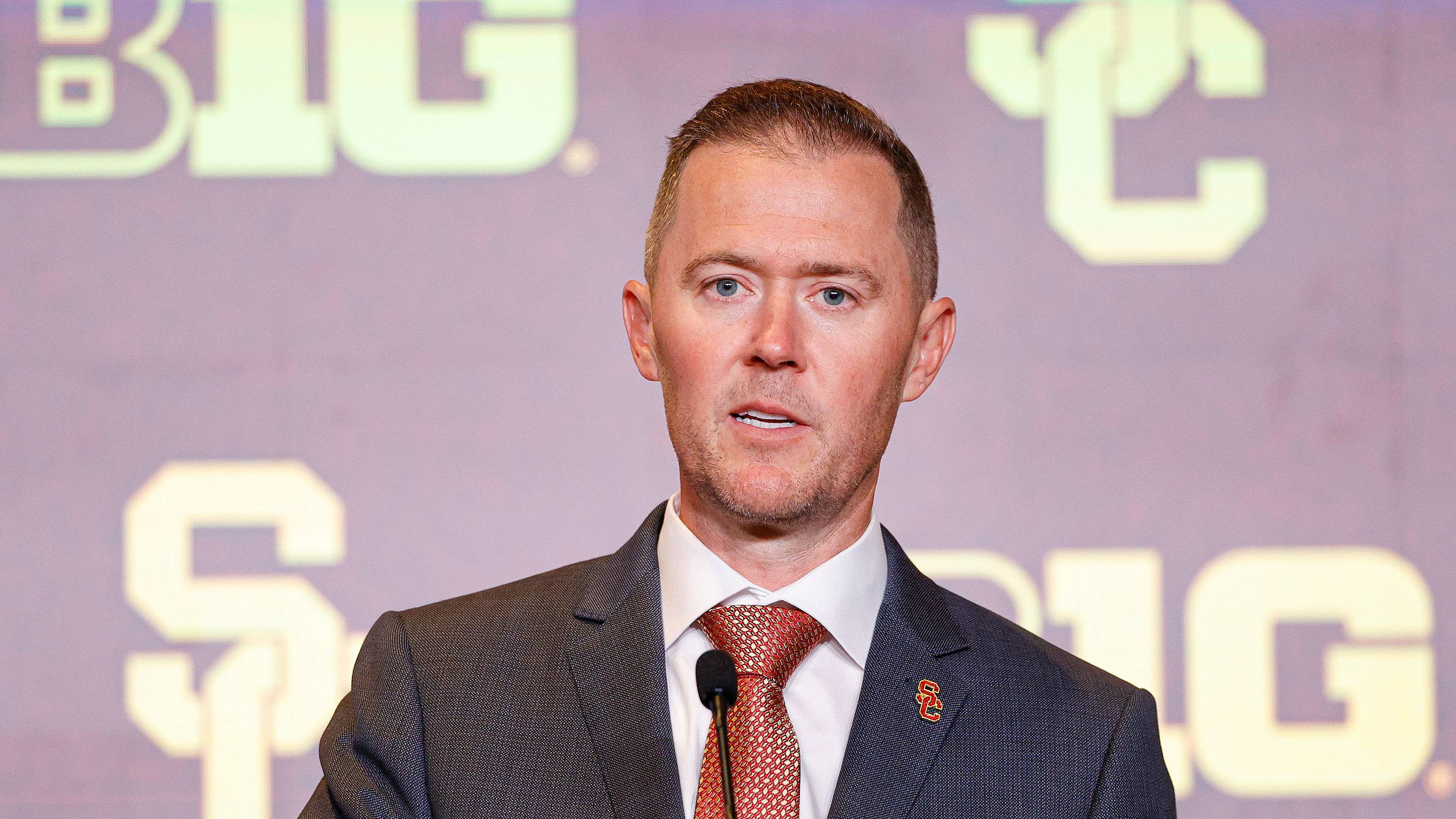 Former USC Biletnikoff Award Winner Named Trojans' Tunnel Captain
