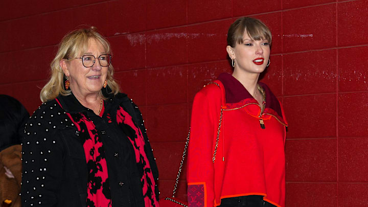 Musician Taylor Swift (right) has been dating Chiefs tight end Travis Kelce since 2023.