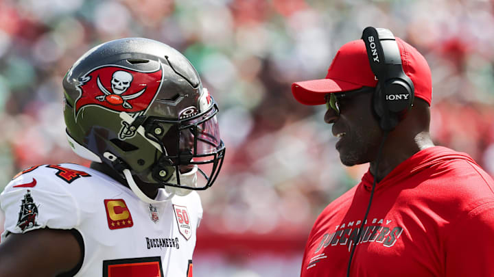 Tampa Bay Buccaneers outside linebacker Lavonte David (54) speaks with head coach Todd Bowles during the second quarter.
