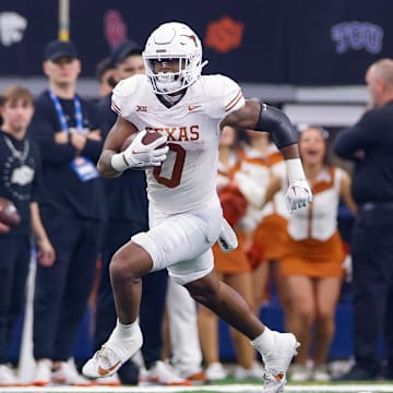 Dec 2, 2023; Arlington, TX, USA; Texas Longhorns tight end Ja'Tavion Sanders (0) makes a reception against the Oklahoma State Cowboys during the third quarter at AT&T Stadium. Mandatory Credit: Andrew Dieb-Imagn Images