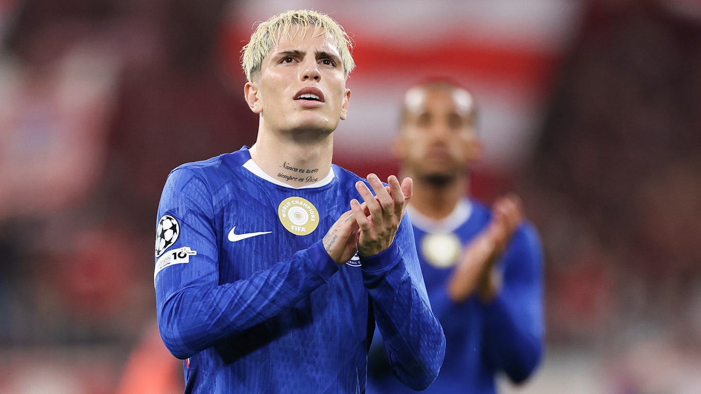 Chelsea's Alejandro Garnacho booed at Old Trafford after £40m Man United departure