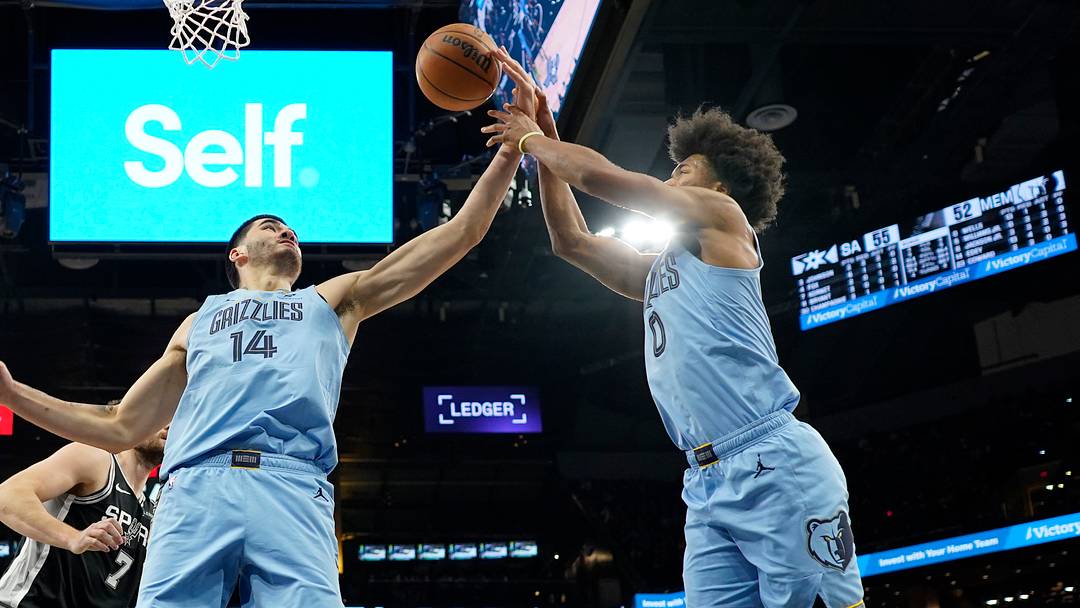 Dec 2, 2025; San Antonio, Texas, USA; Memphis Grizzlies center Zach Edey (14) and guard Jaylen Wells (0) reach for a rebound during the first half against the San Antonio Spurs at Frost Bank Center. Mandatory Credit: Scott Wachter-Imagn Images Dec 2, 2025; San Antonio, Texas, USA; Memphis Grizzlies center Zach Edey (14) and guard Jaylen Wells (0) reach for a rebound during the first half against the San Antonio Spurs at Frost Bank Center. Mandatory Credit: Scott Wachter-Imagn Images