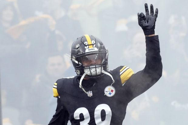 Pittsburgh Steelers defensive back Minkah Fitzpatrick runs onto the field for a game against the Jacksonville Jaguars.