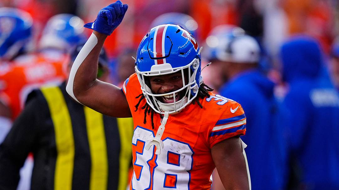Jan 4, 2026; Denver, Colorado, USA; Denver Broncos running back Jaleel McLaughlin (38) smiles during the first half against the Los Angeles Chargers at Empower Field at Mile High. Mandatory Credit: Ron Chenoy-Imagn Images Jan 4, 2026; Denver, Colorado, USA; Denver Broncos running back Jaleel McLaughlin (38) smiles during the first half against the Los Angeles Chargers at Empower Field at Mile High. Mandatory Credit: Ron Chenoy-Imagn Images