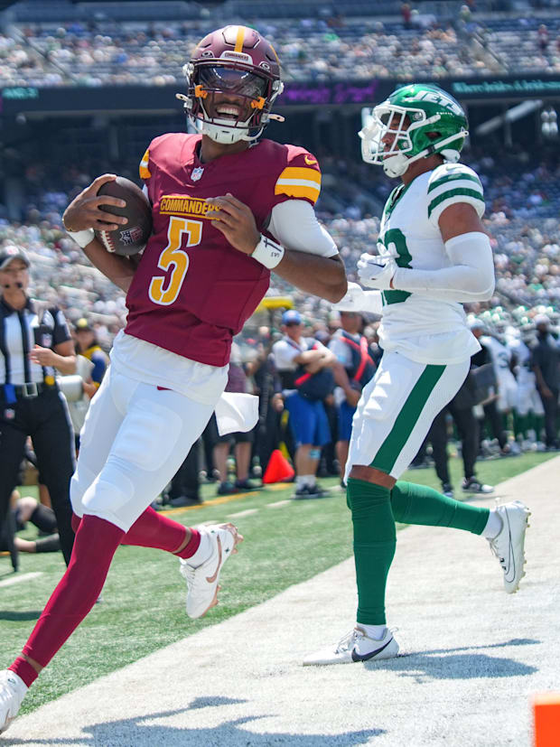 Washington Commanders quarterback Jayden Daniels (5).