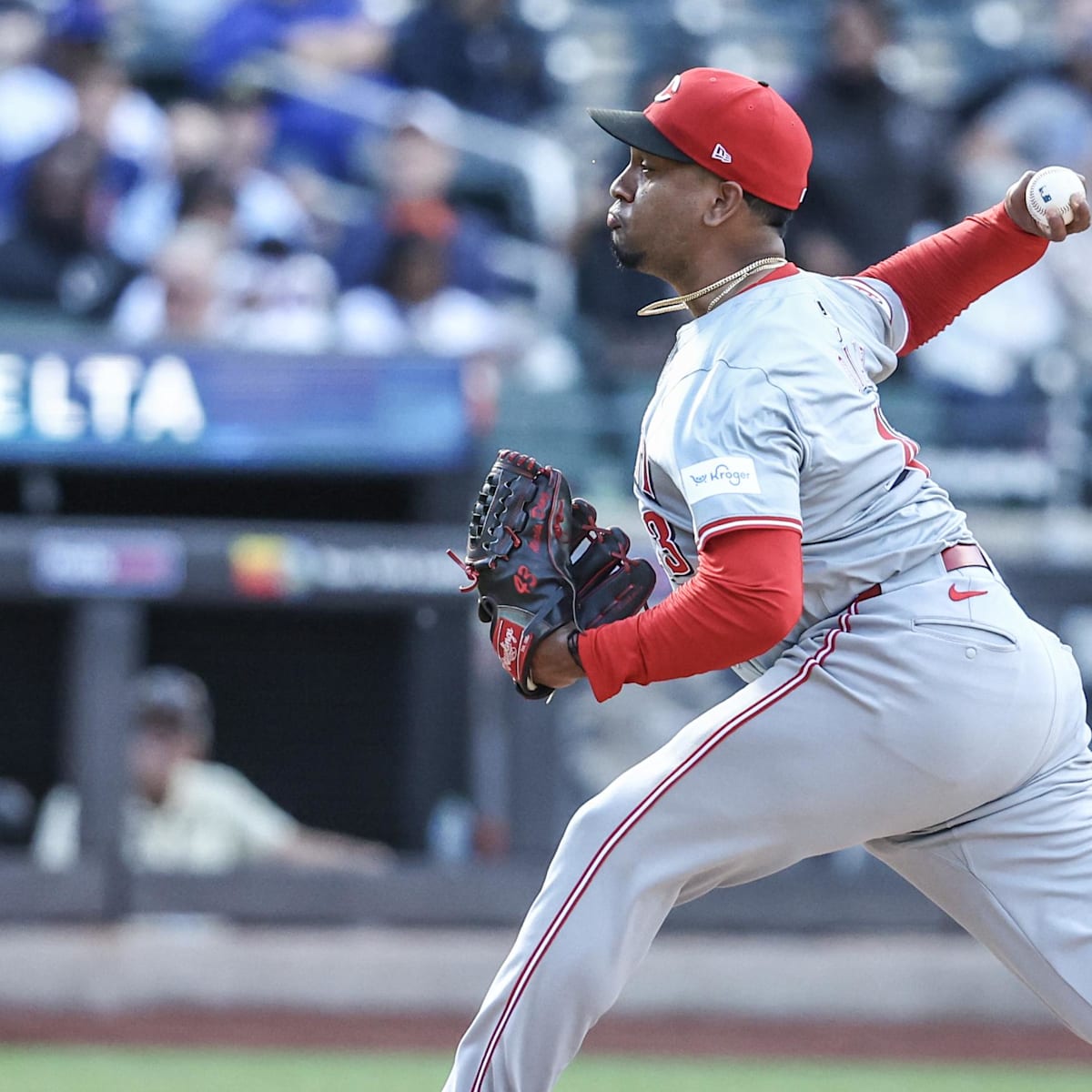 Reds Get Bad Injury News on Former All-Star Reliever Alexis