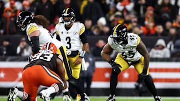 Pittsburgh Steelers v Cleveland Browns