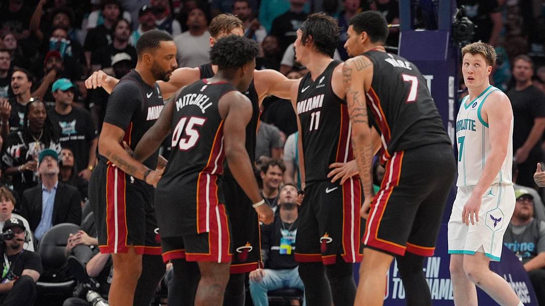 Apr 14, 2026; Charlotte, North Carolina, USA; Both teams look on after a time out during the second half during the play-in rounds between the Charlotte Hornets and the Miami Heat of the 2026 NBA Playoffs at Spectrum Center. Mandatory Credit: Jim Dedmon-Imagn Images Apr 14, 2026; Charlotte, North Carolina, USA; Both teams look on after a time out during the second half during the play-in rounds between the Charlotte Hornets and the Miami Heat of the 2026 NBA Playoffs at Spectrum Center. Mandatory Credit: Jim Dedmon-Imagn Images