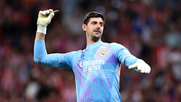 Thibaut Courtois a été la cible de projectiles lors du derby entre l'Atlético de Madrid et le Real Madrid.