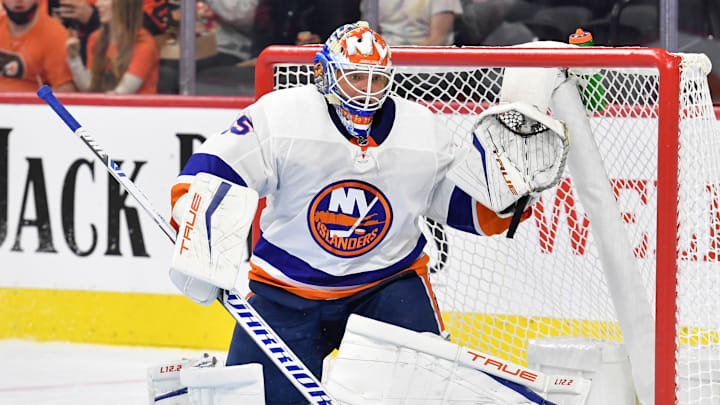 Sep 28, 2021; Philadelphia, Pennsylvania, USA; New York Islanders goaltender Cory Schneider (35) against the Philadelphia Flyers at Wells Fargo Center. Mandatory Credit: Eric Hartline-Imagn Images