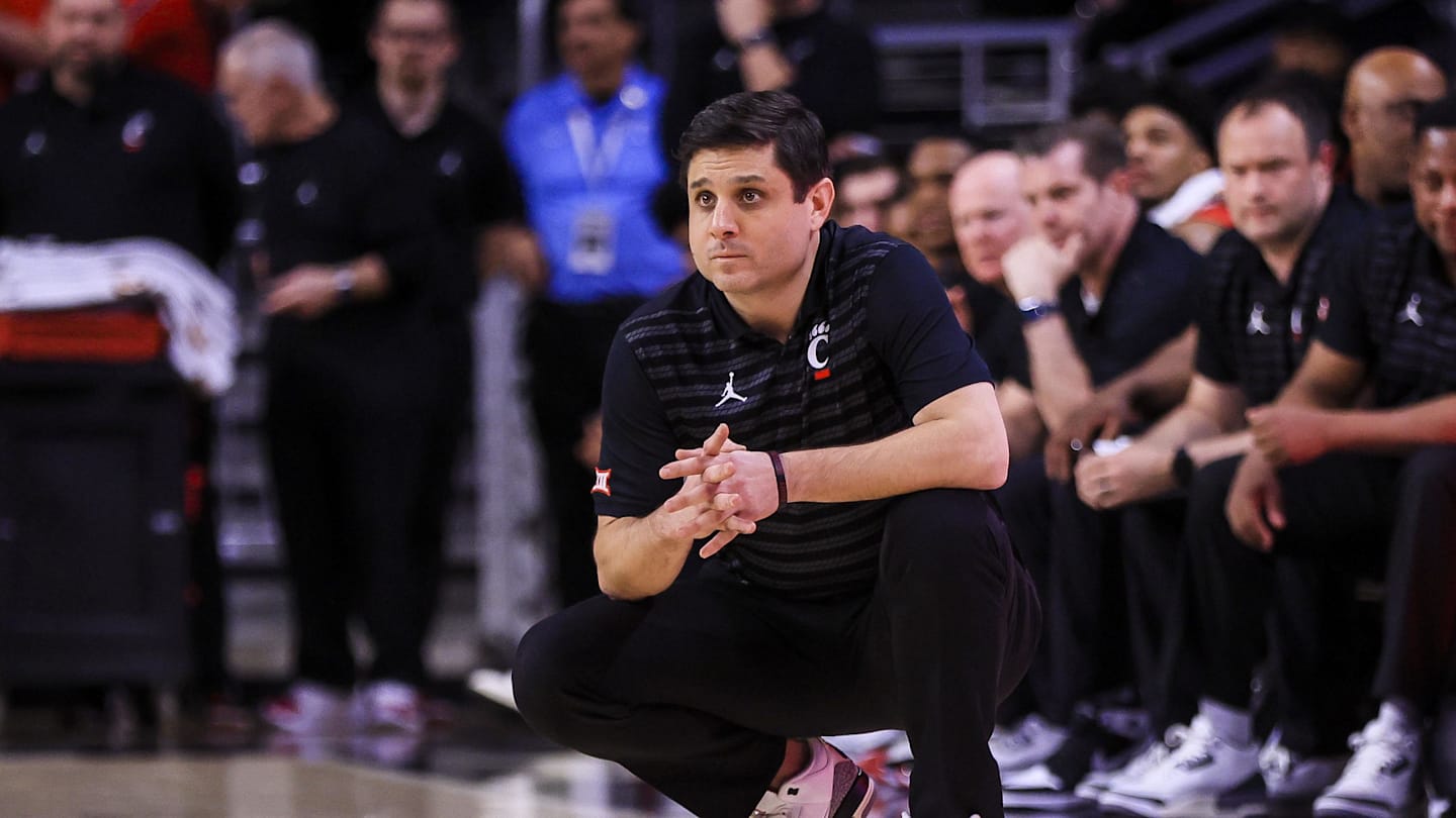 Michigan Narrowly Falls to Cincinnati in Preseason Exhibition
