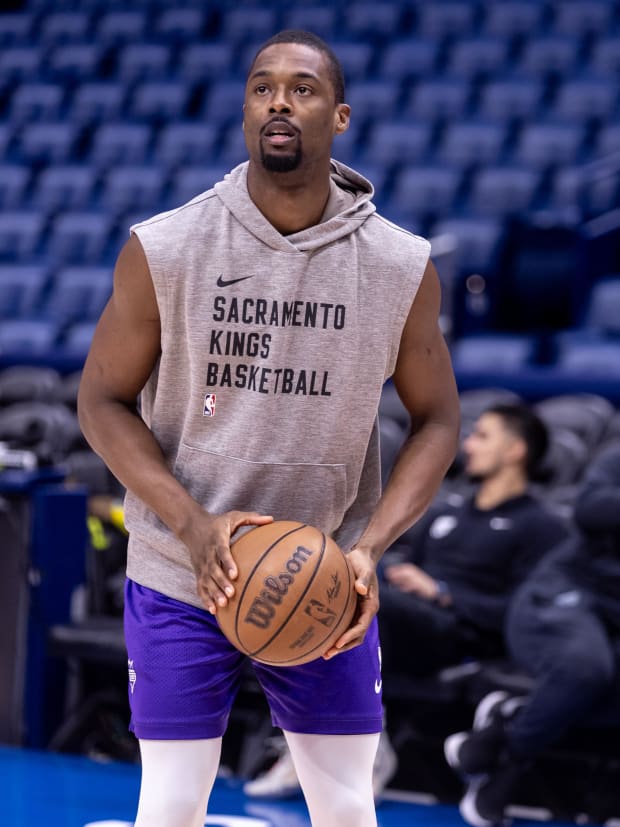 Sacramento Kings forward Harrison Barnes (40) during warmups before a play-in game against the New Orleans Pelicans. 