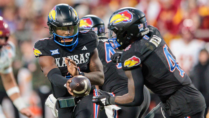 Nov 9, 2024; Kansas City, Missouri, USA; Kansas Jayhawks quarterback Jalon Daniels (6) hands off to Kansas Jayhawks running back Devin Neal (4) during the third quarter against the Iowa State Cyclones at GEHA Field at Arrowhead Stadium. Mandatory Credit: William Purnell-Imagn Images Nov 9, 2024; Kansas City, Missouri, USA; Kansas Jayhawks quarterback Jalon Daniels (6) hands off to Kansas Jayhawks running back Devin Neal (4) during the third quarter against the Iowa State Cyclones at GEHA Field at Arrowhead Stadium. Mandatory Credit: William Purnell-Imagn Images