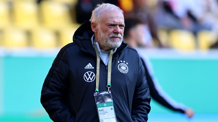Hermann Gerland verfolgt die Situation beim FC Bayern kritisch Hermann Gerland verfolgt die Situation beim FC Bayern kritisch