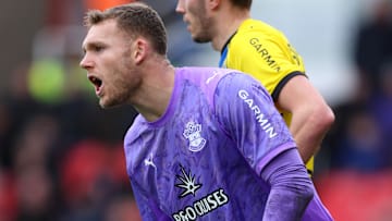 Daniel Peretz liefert in England