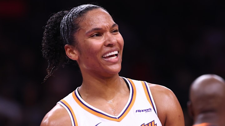 Aug 28, 2025; Phoenix, Arizona, USA; Phoenix Mercury forward Alyssa Thomas (25) reacts against the Chicago Sky at Phx Arena. Mandatory Credit: Mark J. Rebilas-Imagn Images Aug 28, 2025; Phoenix, Arizona, USA; Phoenix Mercury forward Alyssa Thomas (25) reacts against the Chicago Sky at Phx Arena. Mandatory Credit: Mark J. Rebilas-Imagn Images