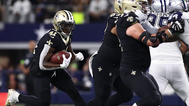 New Orleans Saints running back Alvin Kamara (41) runs with the ball against the Dallas Cowboys 