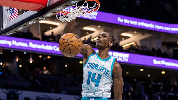 Charlotte Hornets forward Moussa Diabate (14) dunks against the Cleveland Cavaliers during the second quarter